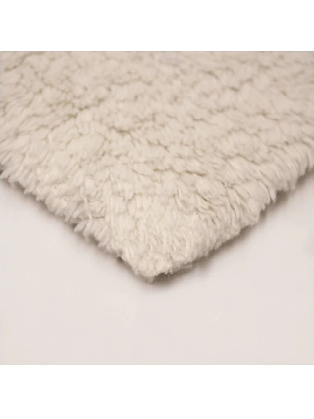 Juicy Couture Brooklyn Vintage Reversible Bath Rug White